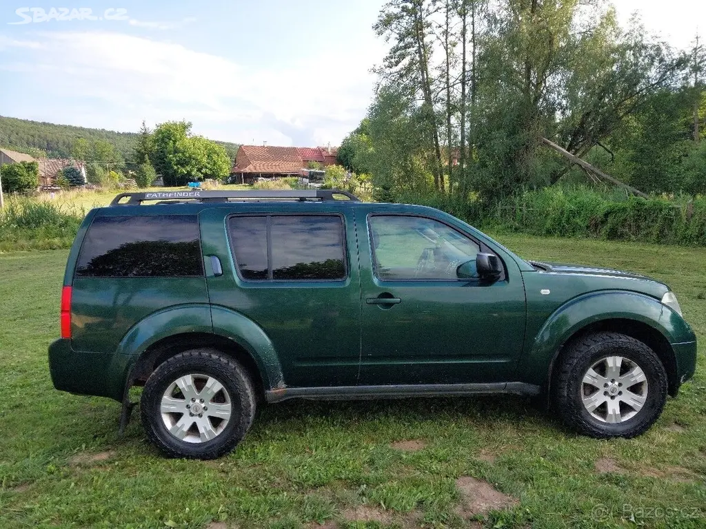 Nissan Pathfinder 2,5 4x4 - fotka 5