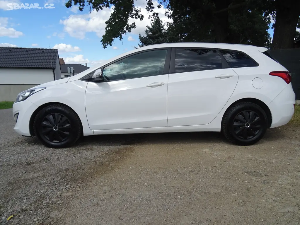 Hyundai i30 1,4CVVT Par.senzory, auto.klima, temp. - fotka 3