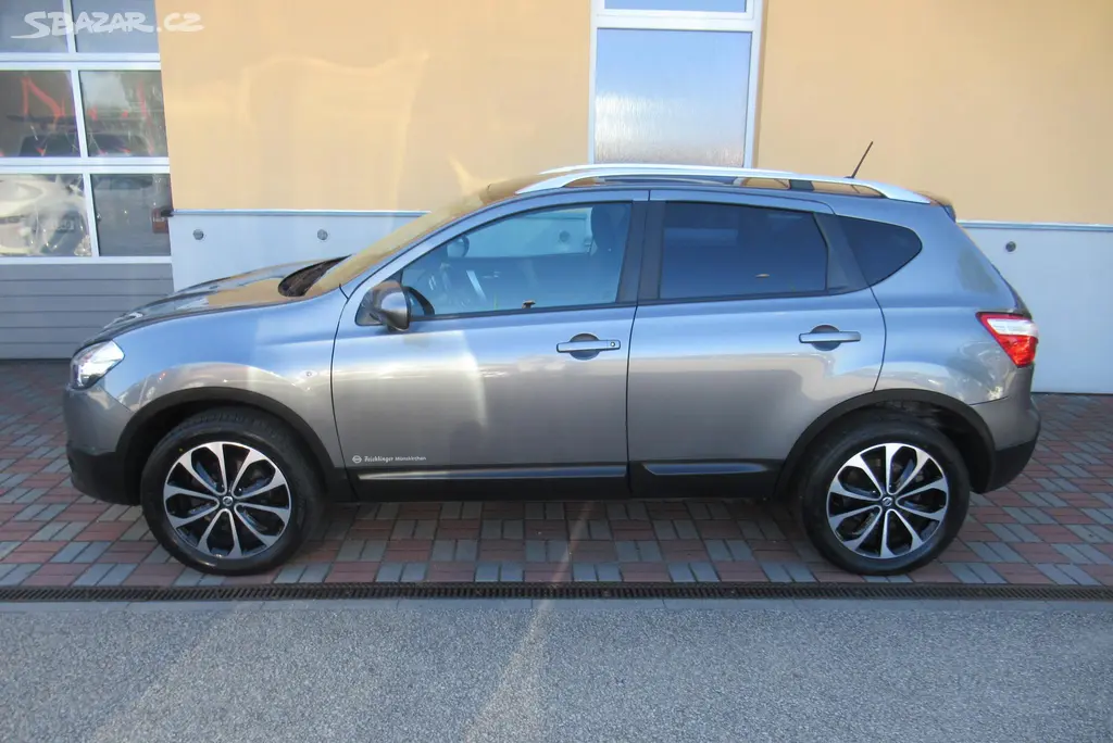 Nissan Qashqai, 1.5 DCi PANORAMA NAVI TAŽNÉ - fotka 6