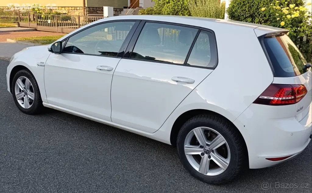 Volkswagen Golf 1,4 VII. - fotka 2