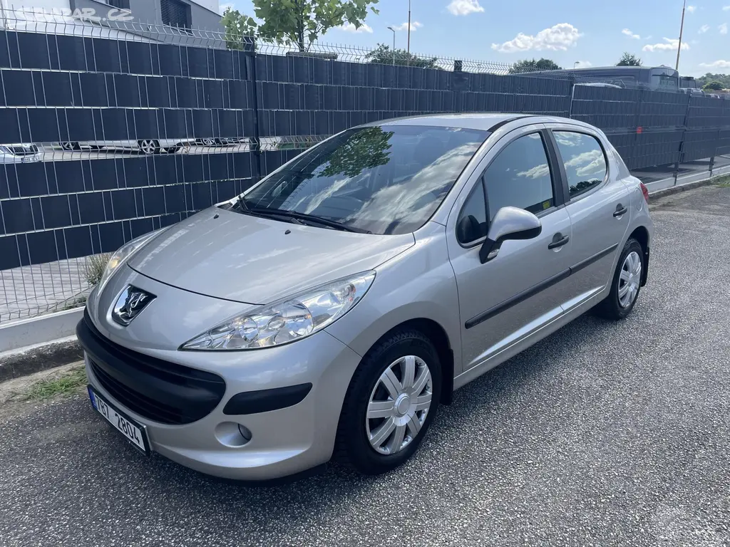 Peugeot 207, 1.4i - 67.000 km - ČR - fotka 2