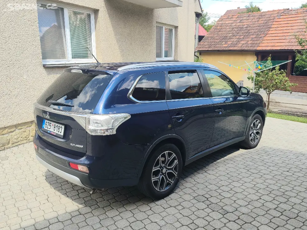 Mitsubishi Outlander III, 2.3 DID, 4x4, 6-st. man. - fotka 3