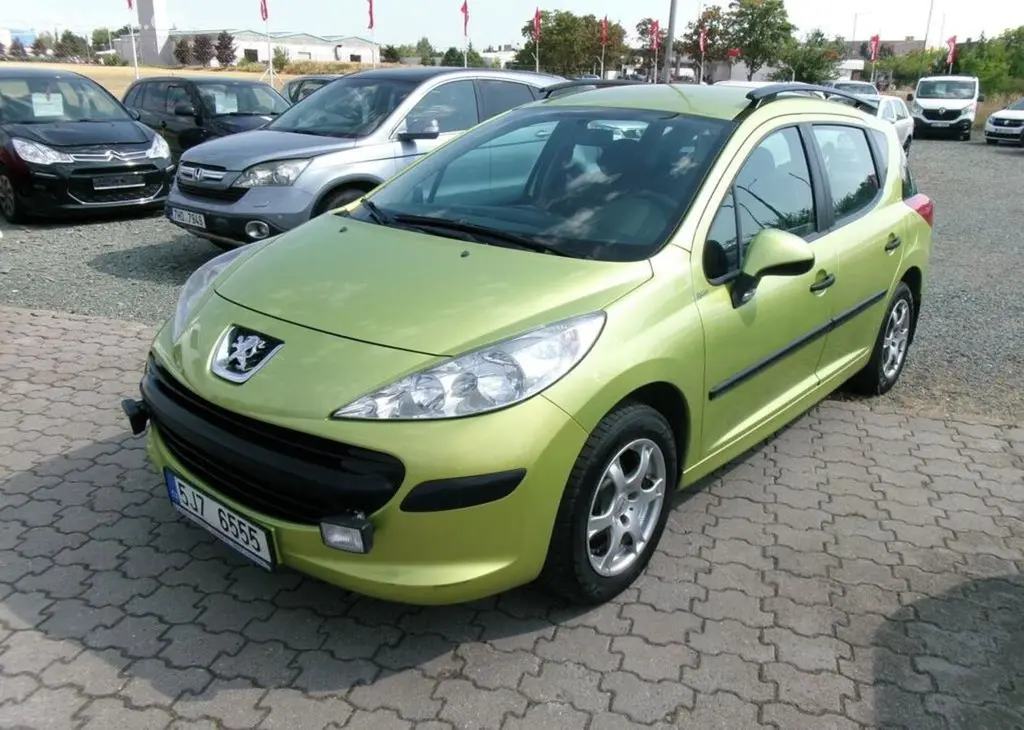 Peugeot 207 1.4i 54kw,CZ,klima benzín manuální - fotka 3
