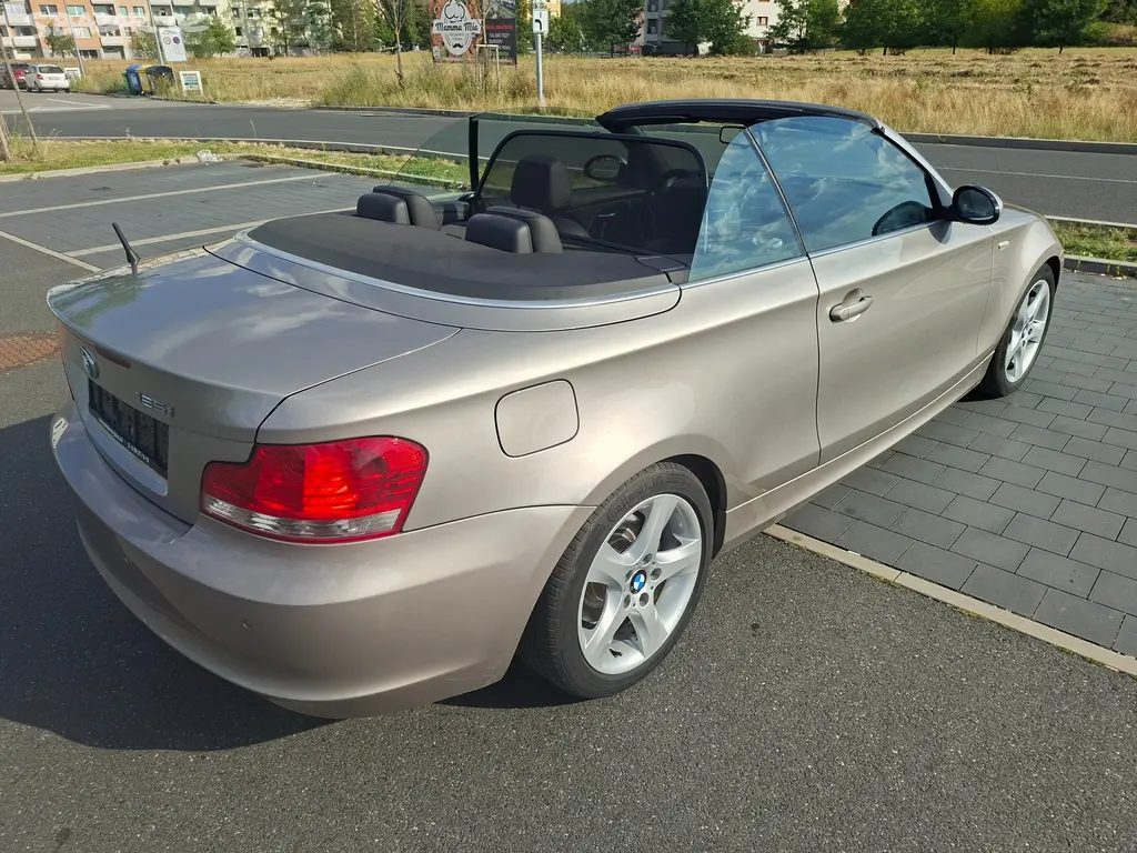 BMW 125 i, 3,0 Cabrio, 160 KW, motor V6. - fotka 4