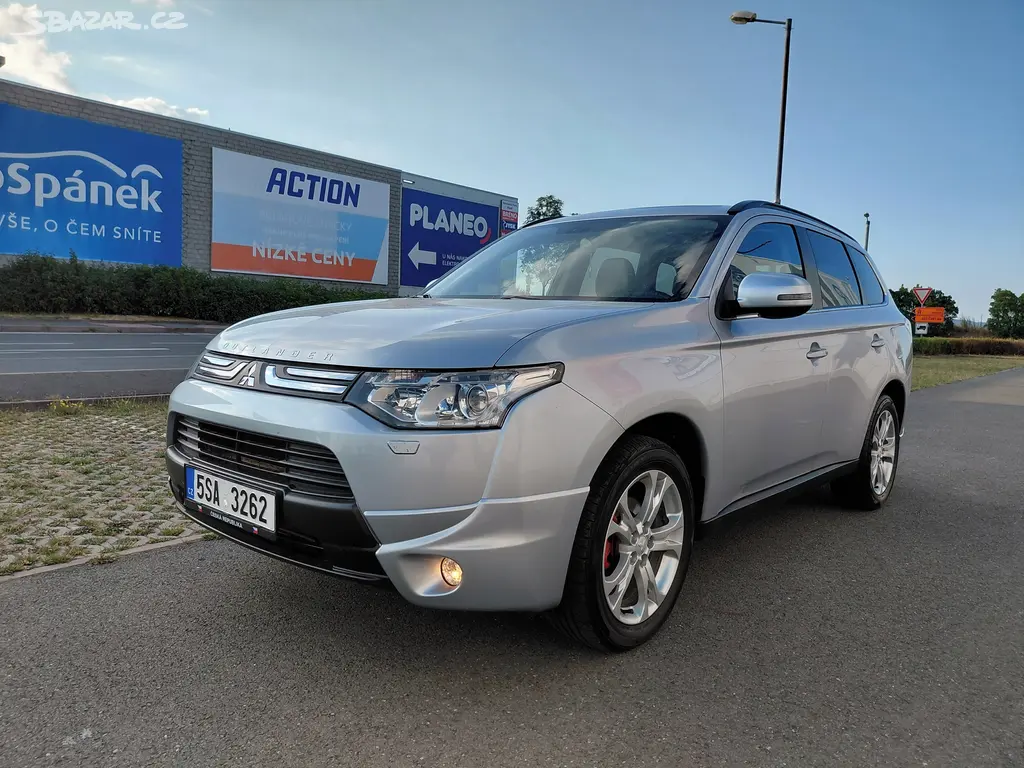 Mitsubishi Outlander, 2.2Di-D 4x4 PĚKNÉ,SPOLEHLIVÉ - fotka 3