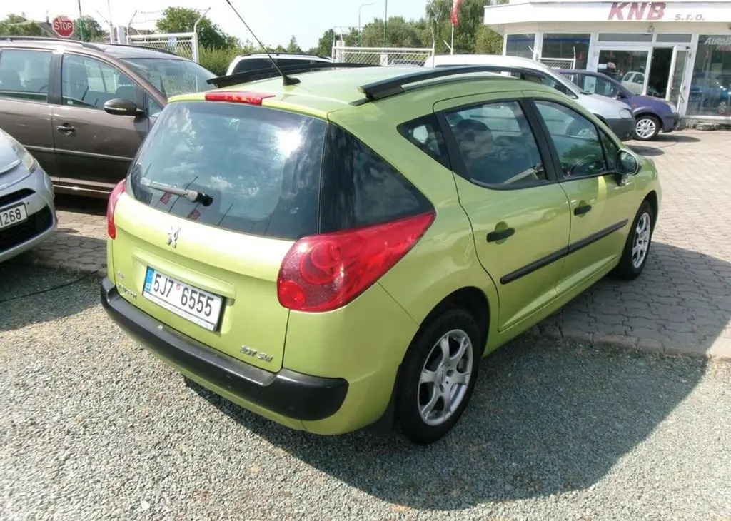 Peugeot 207 1.4i 54kw,CZ,klima benzín manuální - fotka 6