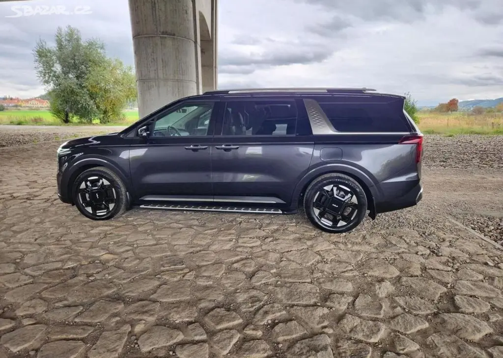 Kia Carnival 2.2-NOVÝ MODEL-7míst - fotka 2