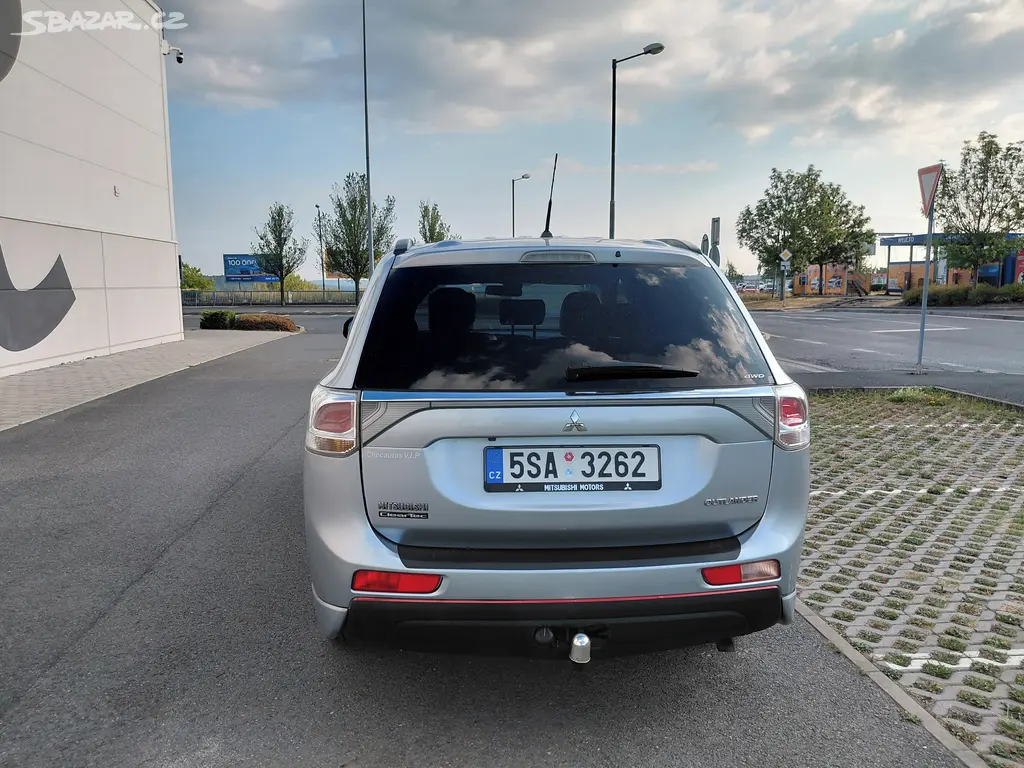Mitsubishi Outlander, 2.2Di-D 4x4 PĚKNÉ,SPOLEHLIVÉ - fotka 6