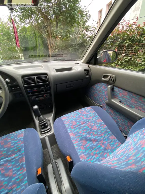 Suzuki Swift 1.0 GLXnízký nájezd,zaplacená ekodaň - fotka 4