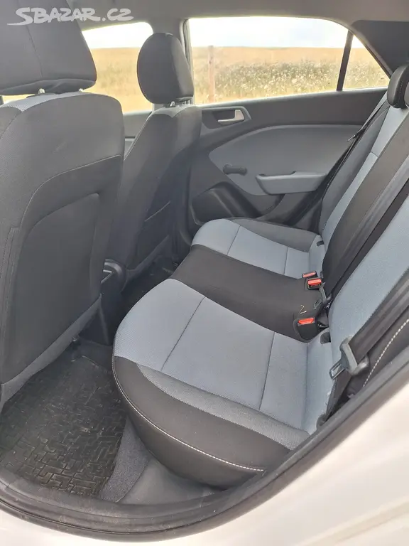 Hyundai i20 - fotka 4