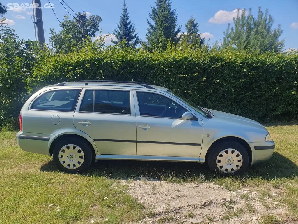 Škoda Octavia combi 1,6i * 102 tis km * 1. Majitel - fotka 3