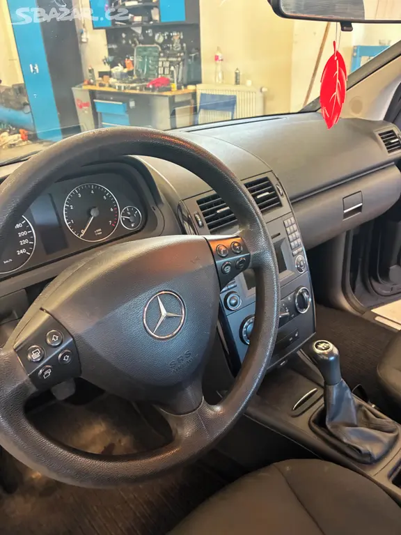 Mercedes A160 benzin 2012 - fotka 5