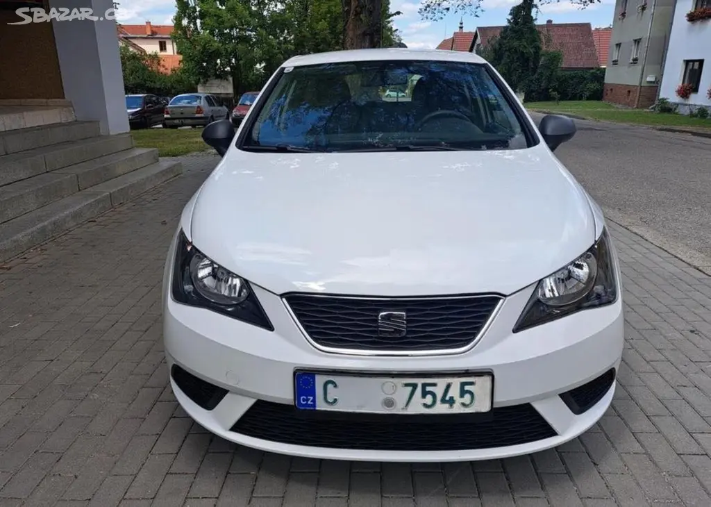 Seat Ibiza 1,2 i benzín manuální - fotka 3