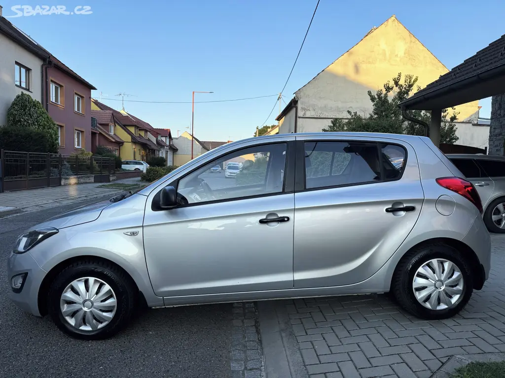 HYUNDAI I20 1.2i, KLIMATIZACE, EL.OKNA, 10x AIRBAG - fotka 4