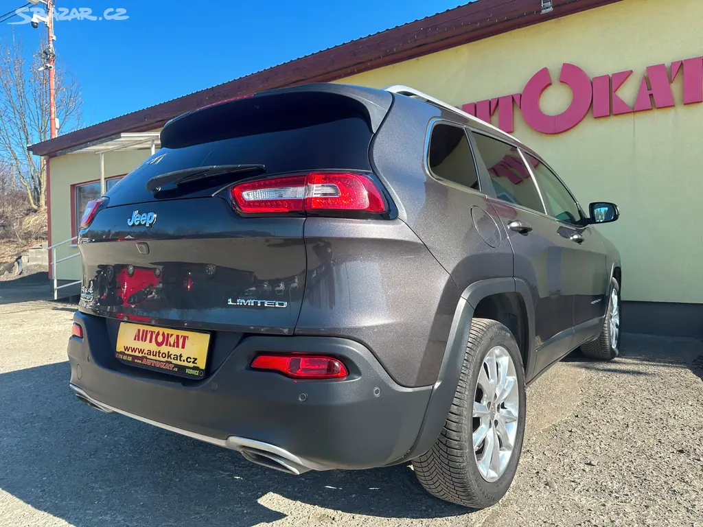 Jeep Cherokee 2.2 CRD 4x4/147kW/Automat/1MAJ - fotka 3
