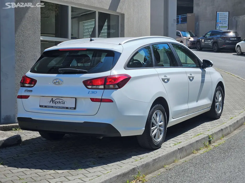 Hyundai i30, 1,6 CRDI 85kW Trikolor Comfort - fotka 5