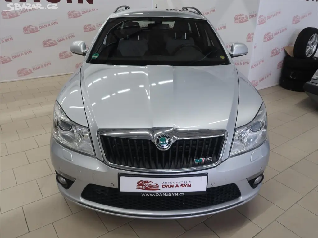 Škoda Octavia, 2,0 TDI CR RS Combi NEZ. TOPEN - fotka 2