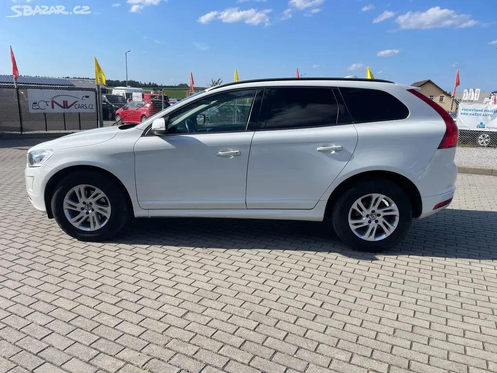 VOLVO XC60 2,4D4 140kw AWD Geartr. Tažné 12/2015 - fotka 2