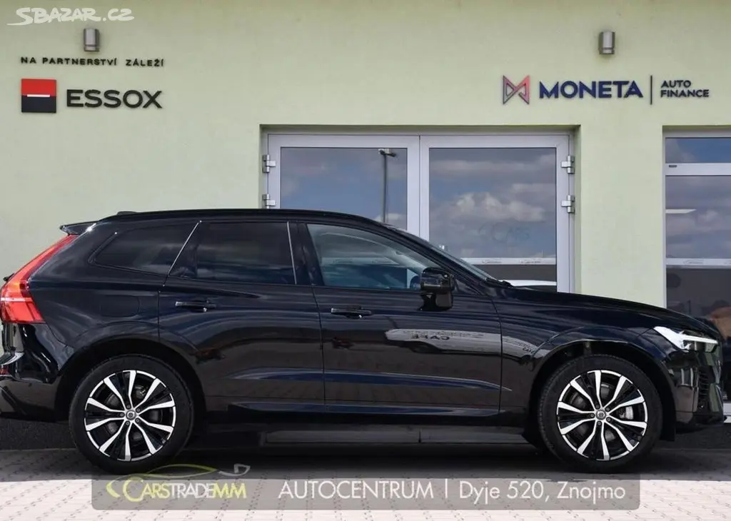Volvo XC60 2.0T8 R-Desing RECHARGE 335 kw - fotka 5