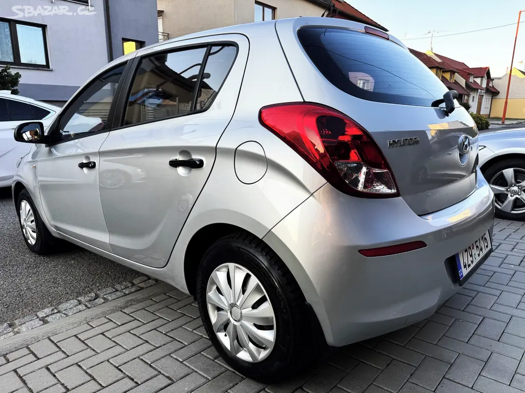 HYUNDAI I20 1.2i, KLIMATIZACE, EL.OKNA, 10x AIRBAG - fotka 5