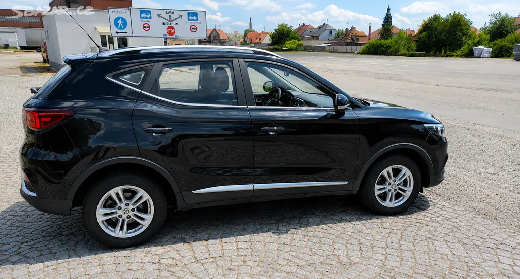 MG ZS EV 105kW 45kkWh - fotka 2