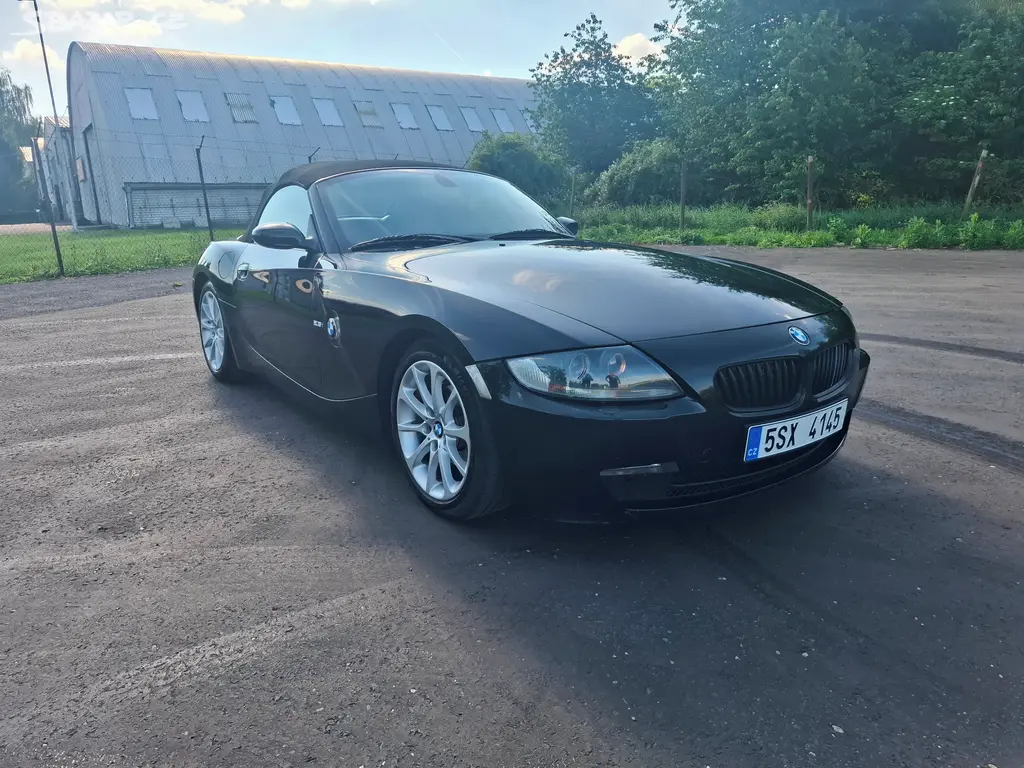 BMW Z4 Cabrio 2.5i 130kW,xenony,manuál,el.střecha - fotka 3