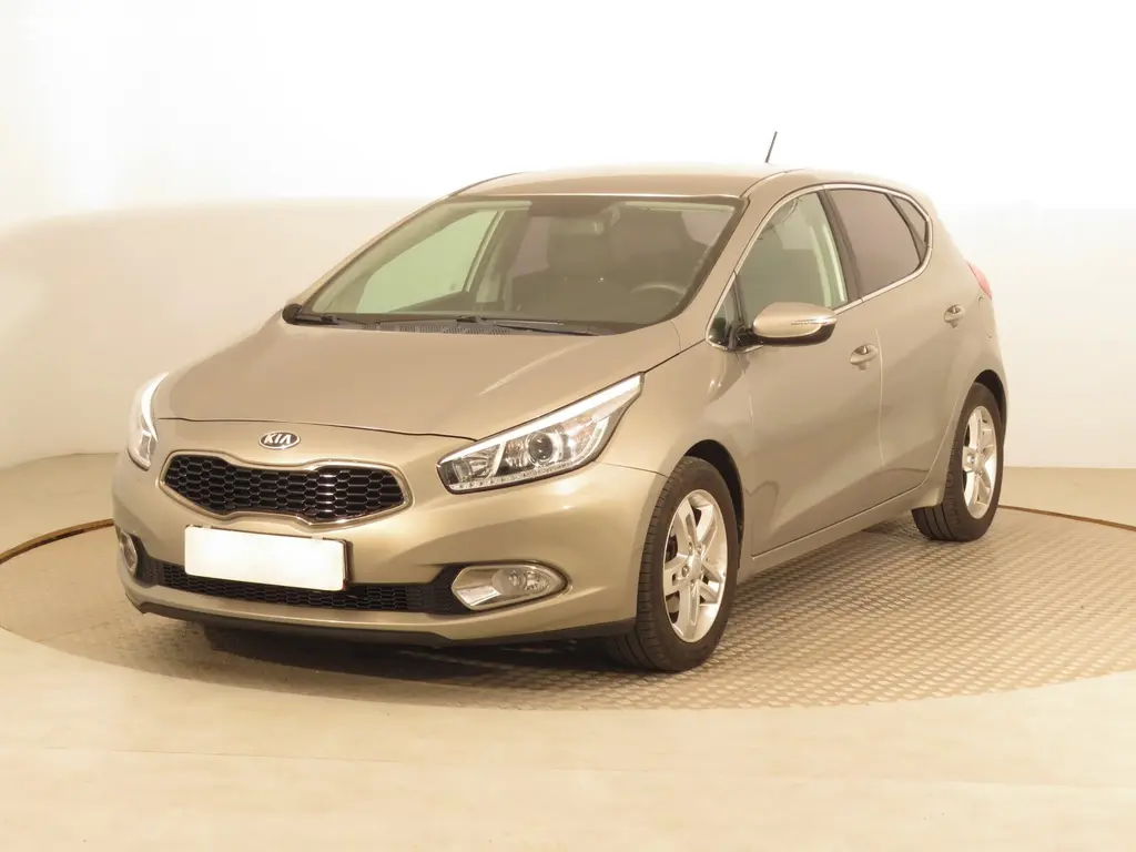 Kia Cee´d, 1.6 GDI, Serv.kniha, Klima - fotka 2