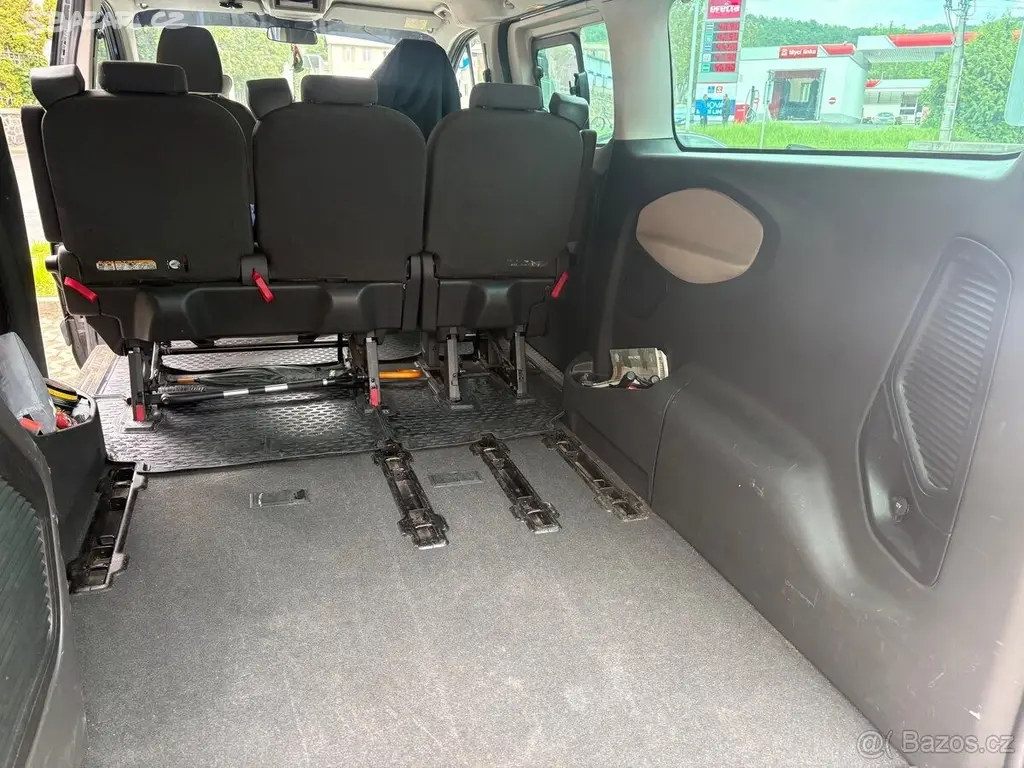Ford Tourneo Custom 2,2 2013r.v.92 kW - fotka 3
