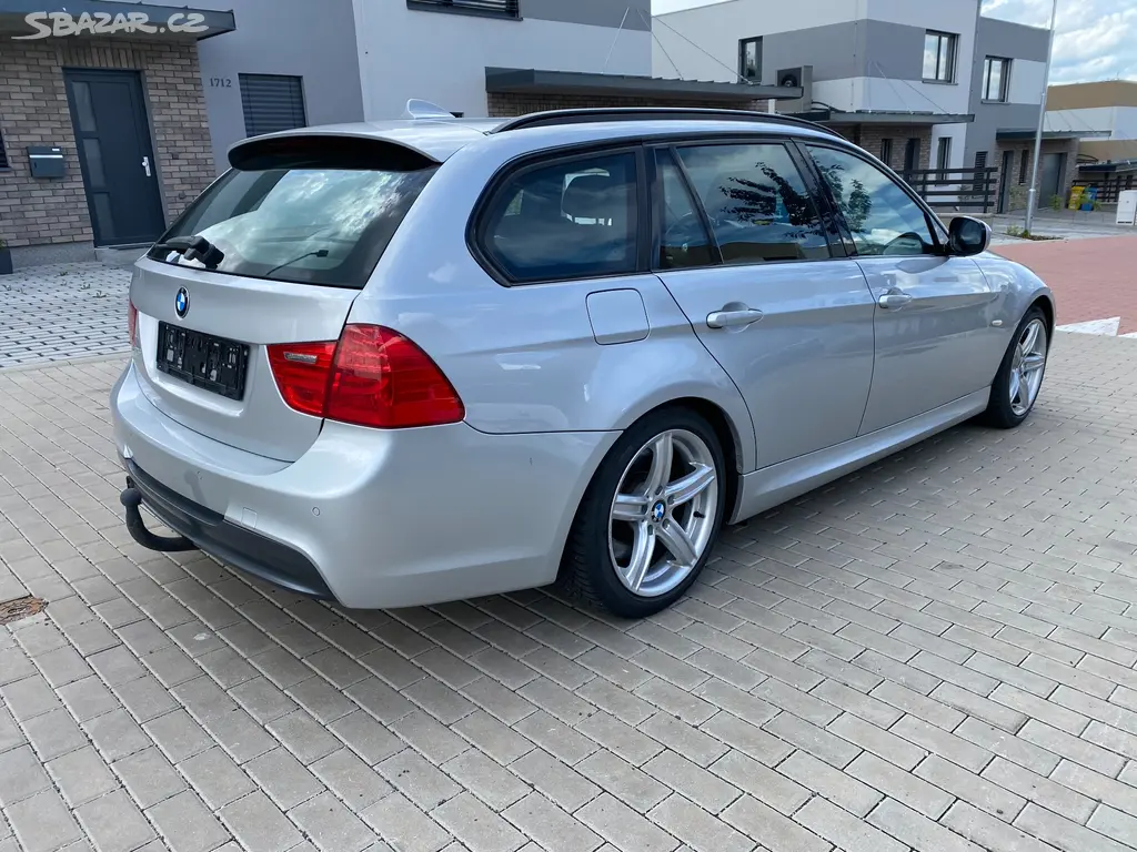 BMW 325d Touring, 150 kW, M-paket, r. 2011, manuál - fotka 6