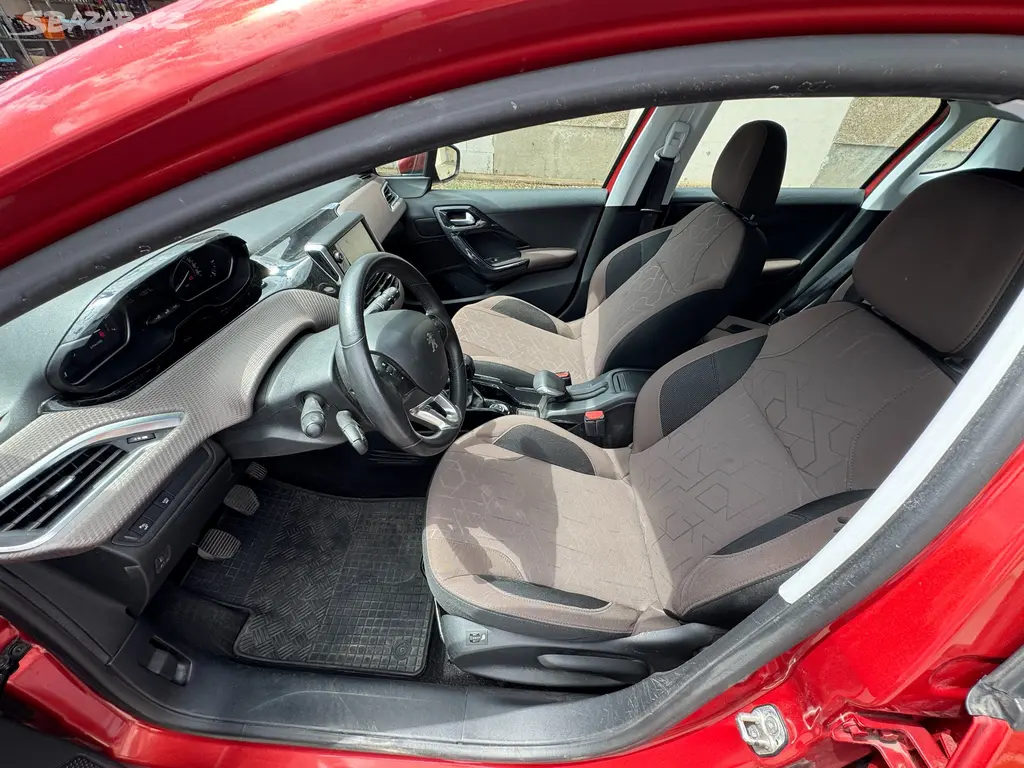 Peugeot 2008 1.2i 81KW 2016 CZ - fotka 4