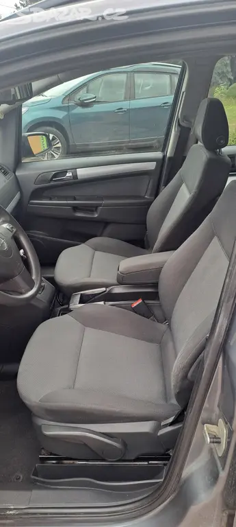 Opel Zafira 1.9 CDTi 74kW 7-MÍST - fotka 6
