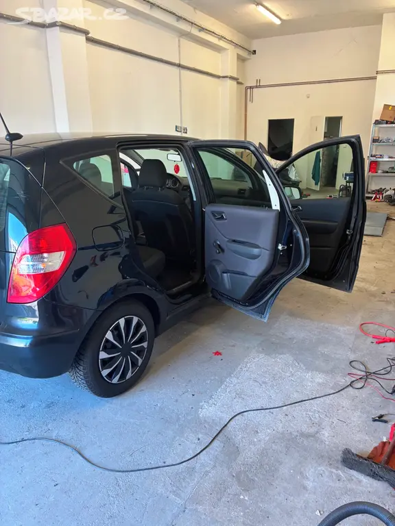 Mercedes A160 benzin 2012 - fotka 3