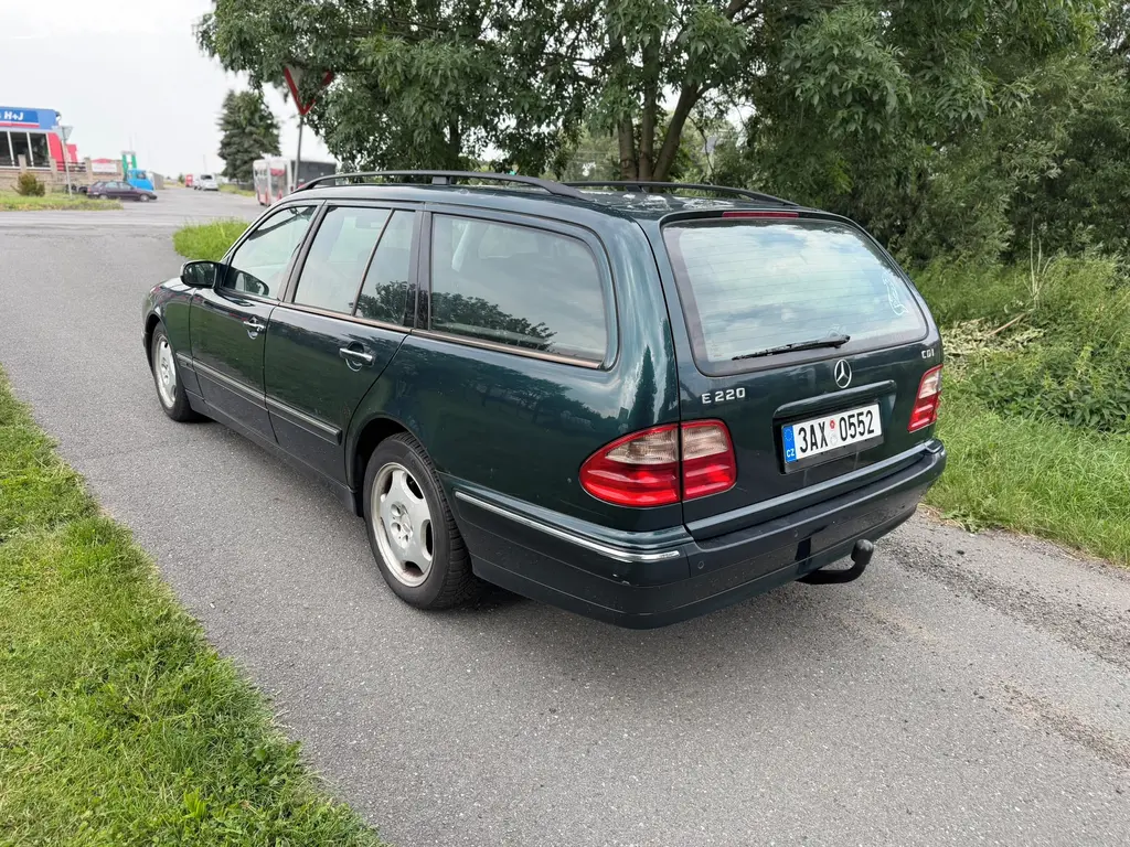 Mercedes-Benz W210 E220 CDI 105kW, Automat, Tažné - fotka 3