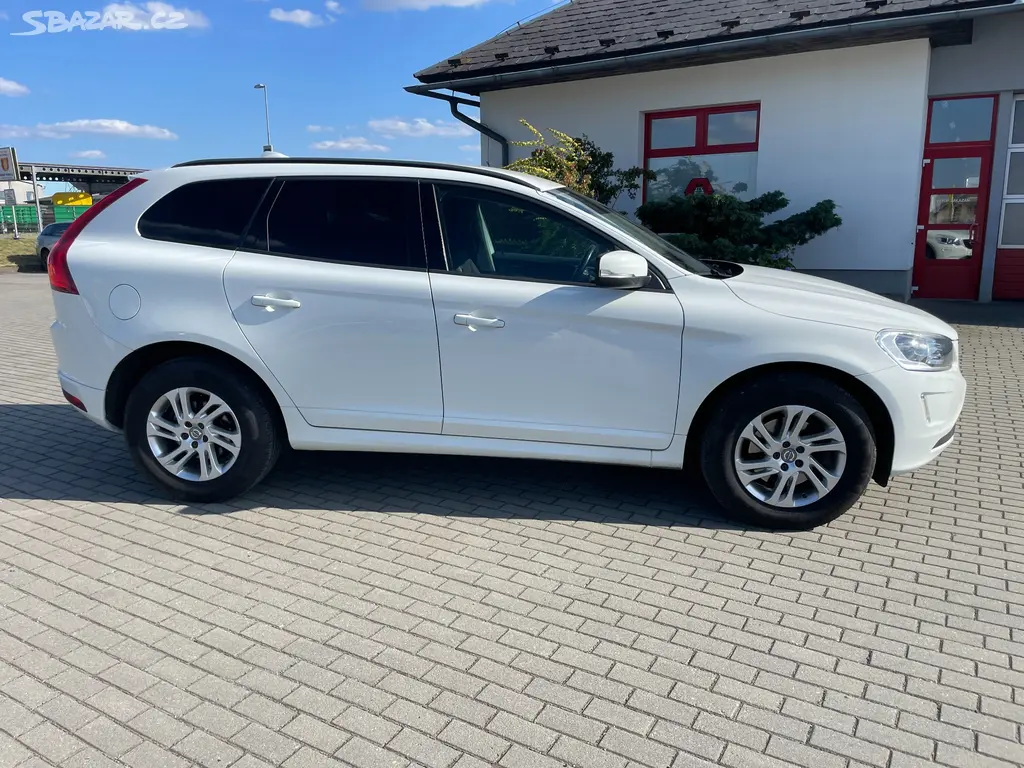 VOLVO XC60 2,4D4 140kw AWD Geartr. Tažné 12/2015 - fotka 5