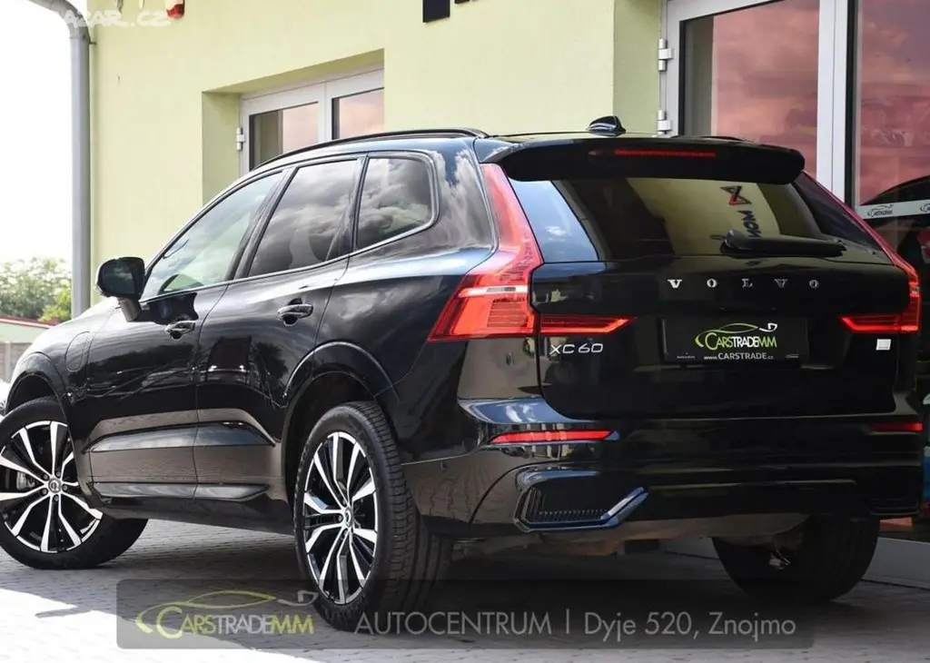 Volvo XC60 2.0T8 R-Desing RECHARGE 335 kw - fotka 3