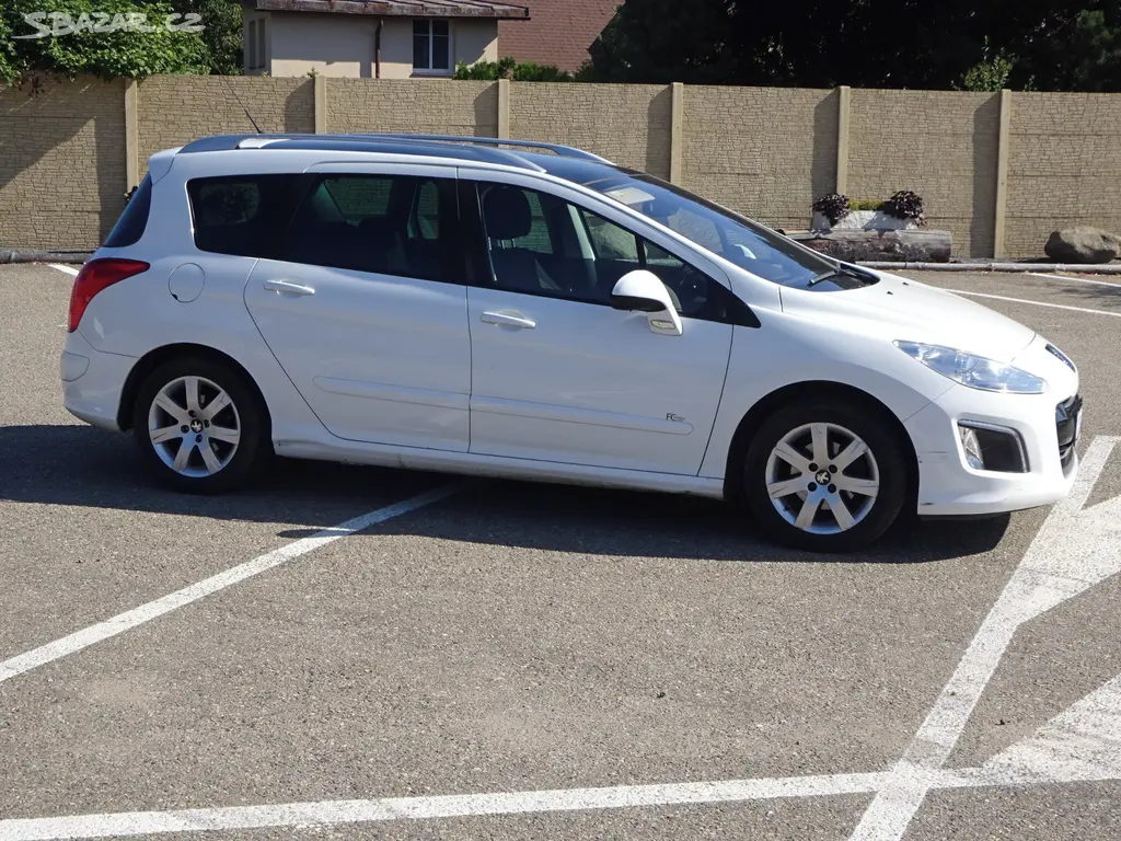 Peugeot 308 1.6 VVTi Combi SW r.v.2014 1.MAJITEL - fotka 2