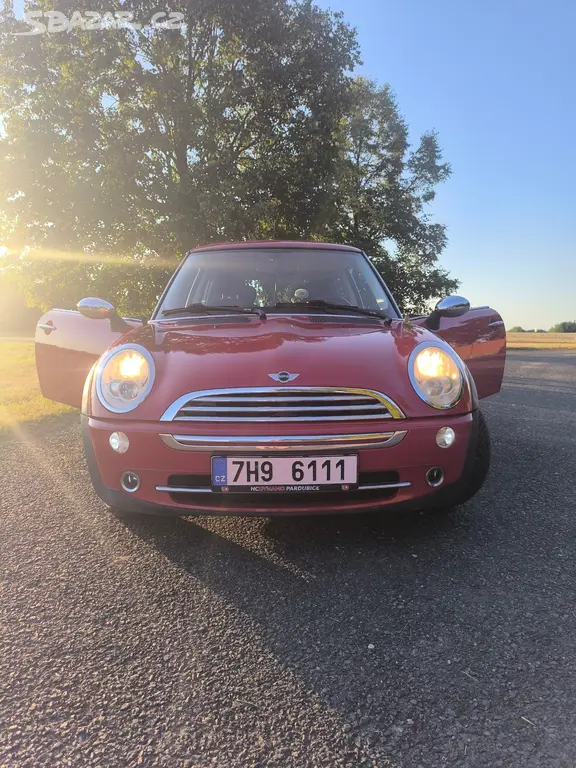MINI One 1.6 66 kW, r. v. 2005 STK 8/2027 - fotka 3