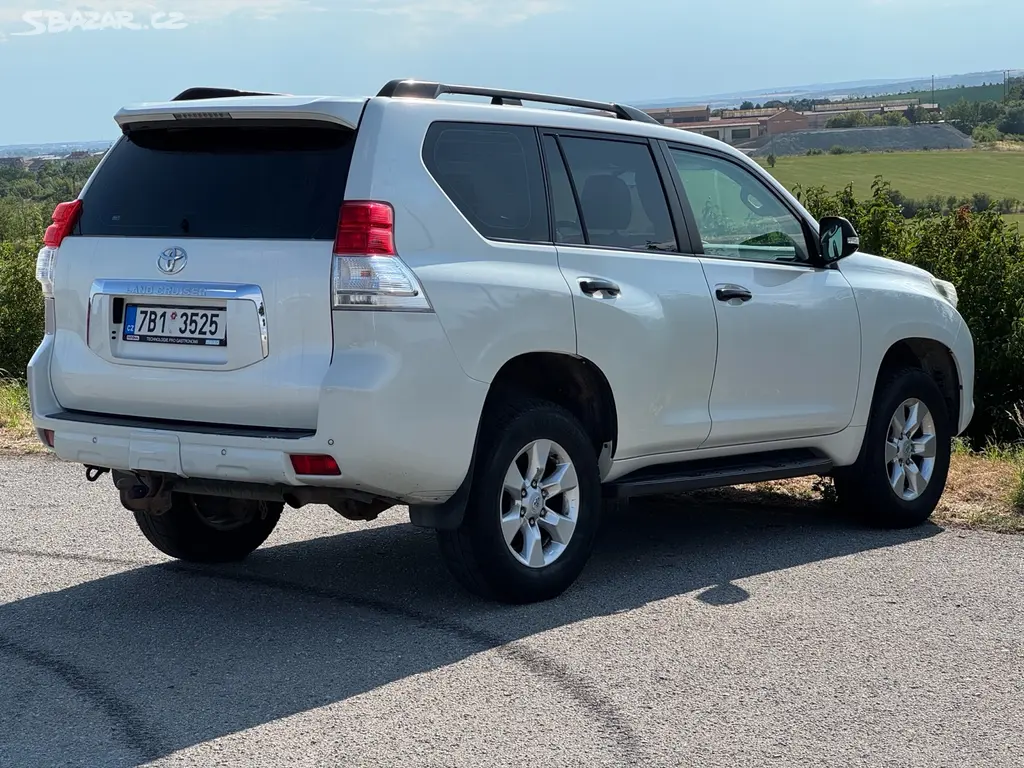 Toyota Land Cruiser 3.0 D-4D 4x4 1. majitel ČR DPH - fotka 4
