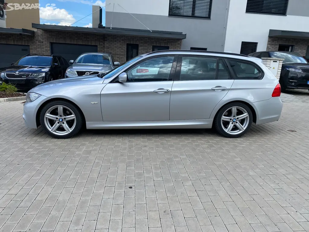BMW 325d Touring, 150 kW, M-paket, r. 2011, manuál - fotka 3