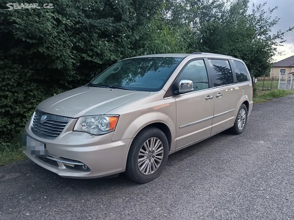 Lancia Voyager 3,6L, 2012, 7 místné, benzín