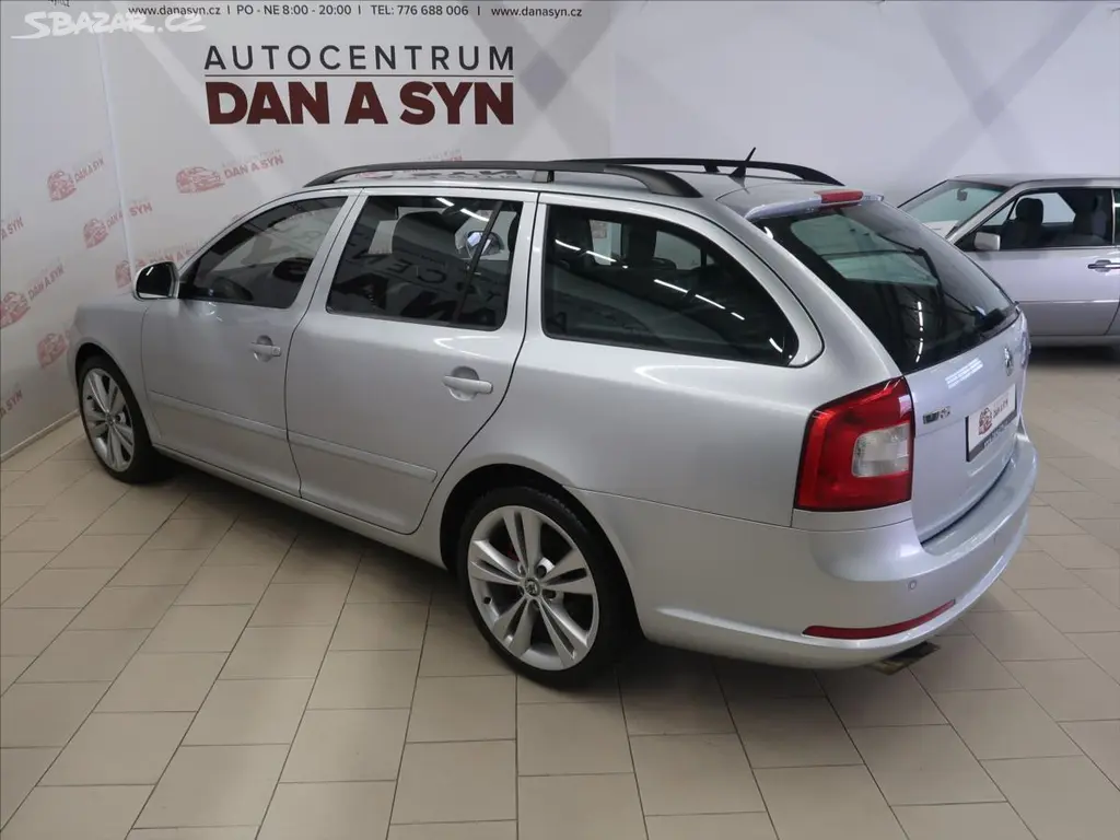Škoda Octavia, 2,0 TDI CR RS Combi NEZ. TOPEN - fotka 6