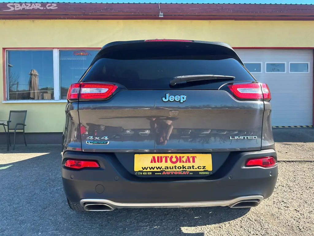 Jeep Cherokee 2.2 CRD 4x4/147kW/Automat/1MAJ - fotka 4