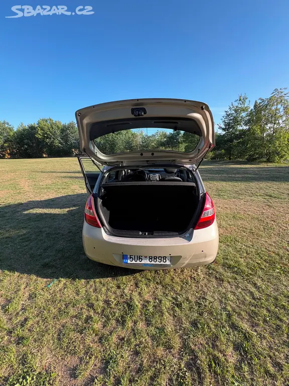 Prodám Hyundai i20 rv 2010 1.2 benzín 57kw - fotka 5