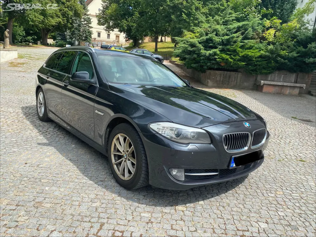 BMW 530d F11 head up komforty bohata vybava - fotka 4