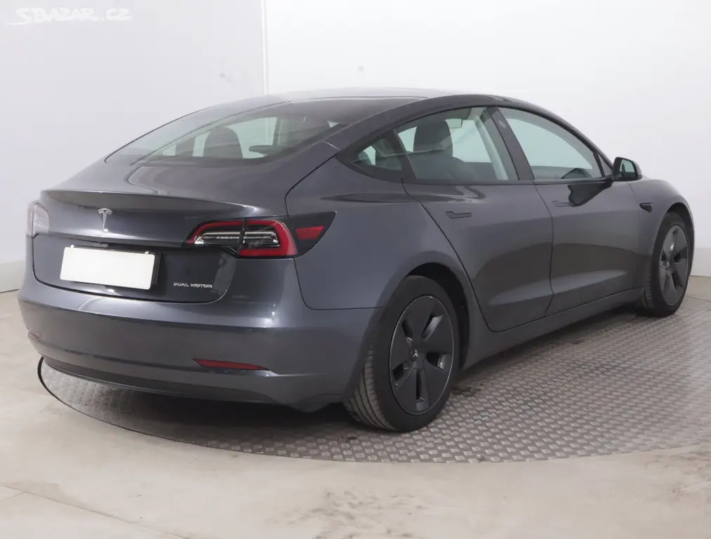 Tesla Model 3, Long Range 4WD 82kWh, SoH 82% - fotka 5