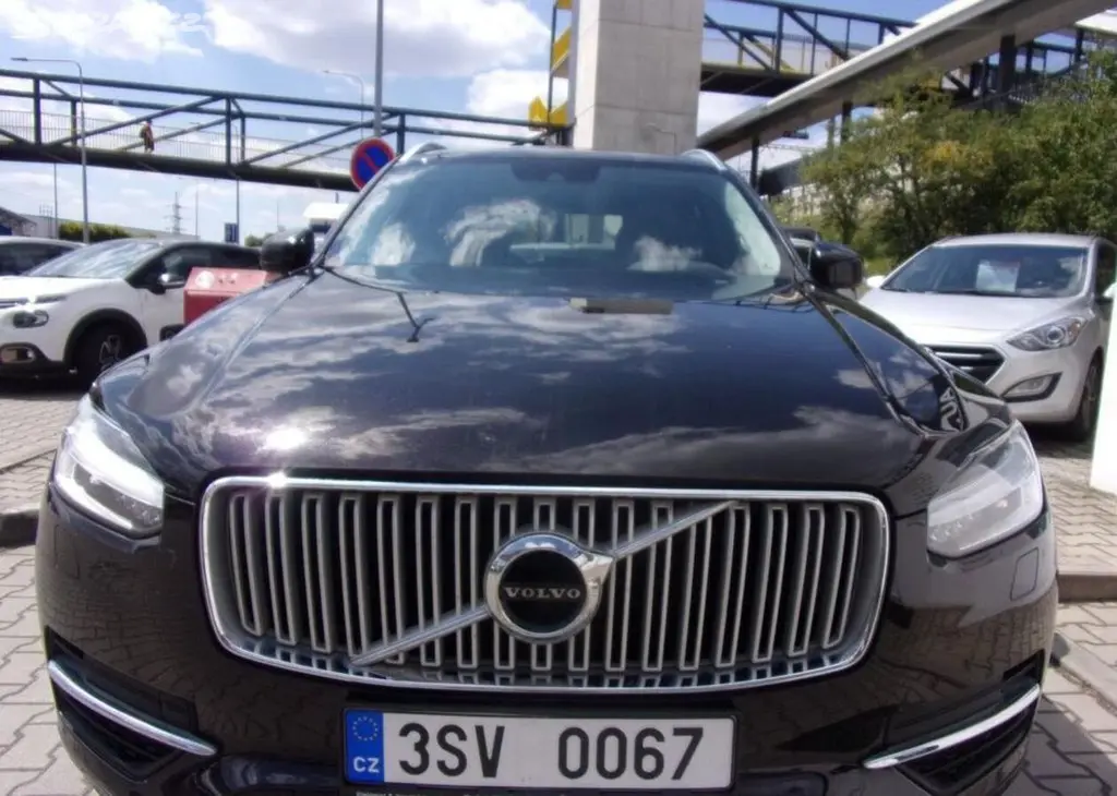 Volvo XC90 2,0D 165kW D5 AWD nafta automatická - fotka 4