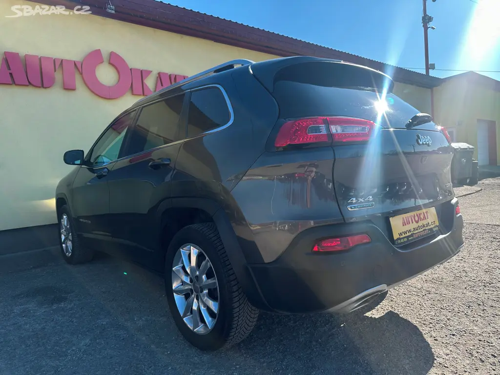 Jeep Cherokee 2.2 CRD 4x4/147kW/Automat/1MAJ - fotka 5