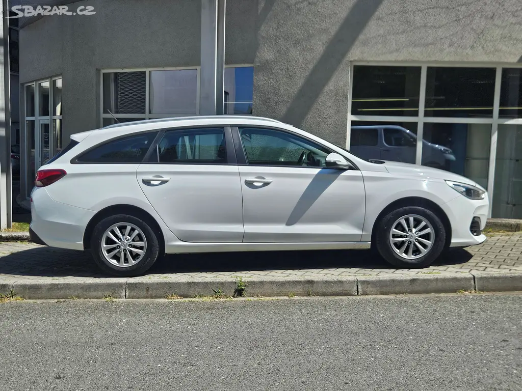 Hyundai i30, 1,6 CRDI 85kW Trikolor Comfort - fotka 6