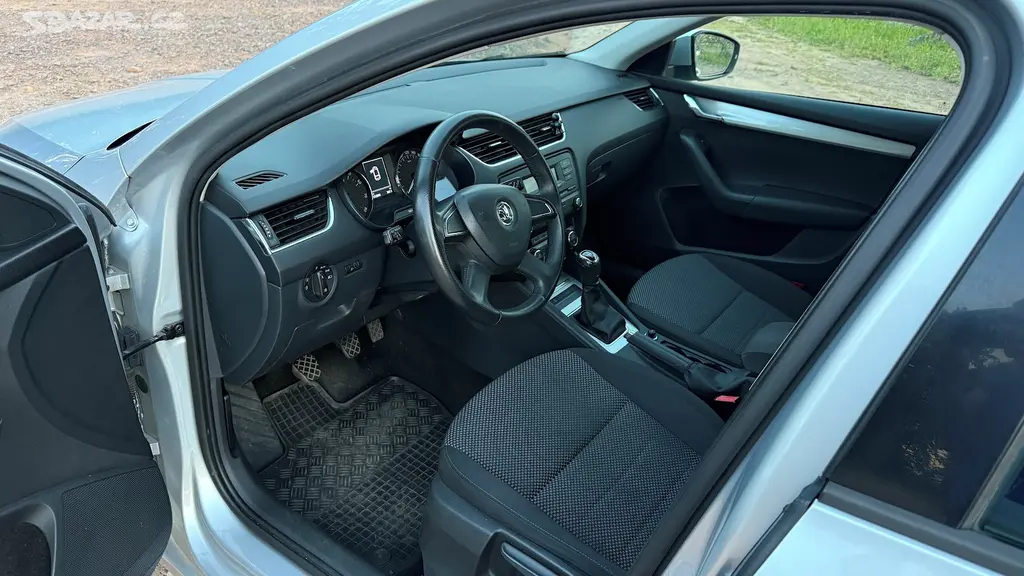 ŠKODA OCTAVIA III COMBI 1.2 TSI 77 kW - fotka 6