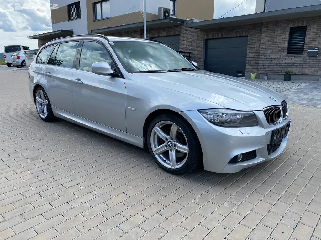 BMW 325d Touring, 150 kW, M-paket, r. 2011, manuál - fotka 5